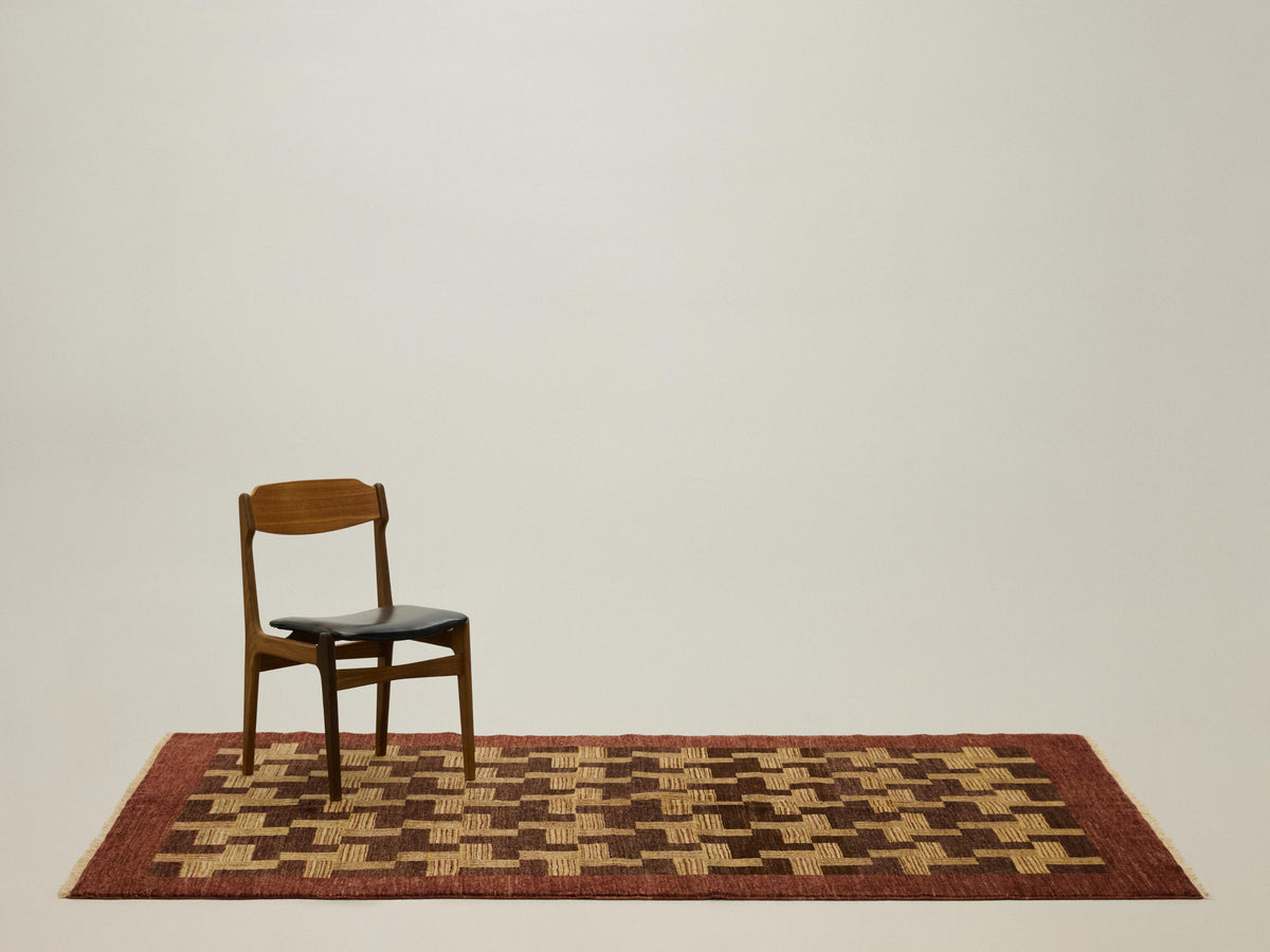 ziegler rug in cimson || 6'0" x 8'8"