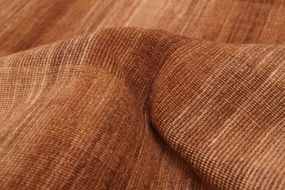flatweave rug in tannin || 5'0" x 8'1"