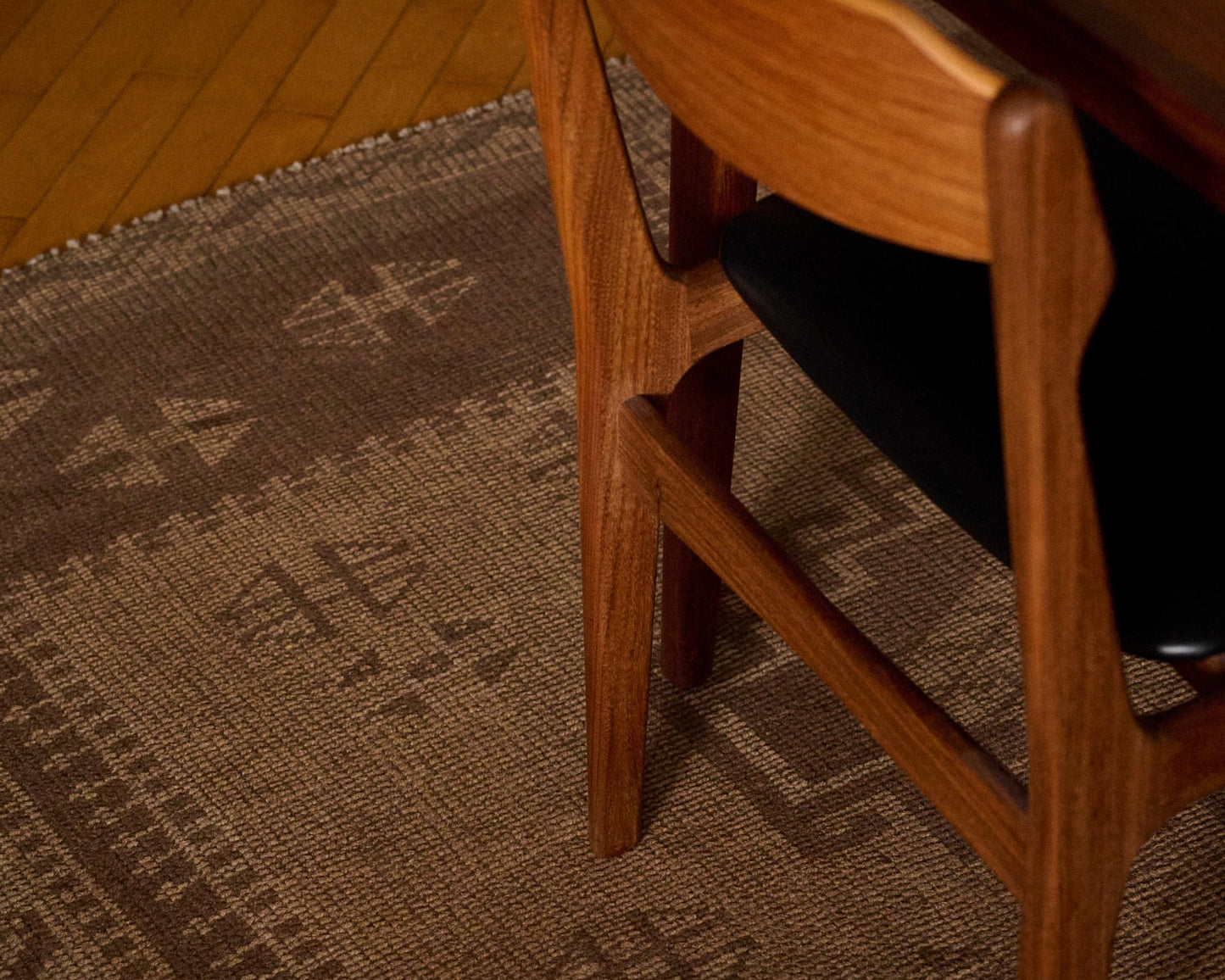 vintage rug in desert sand | #273 | 6'2" x 8'7"