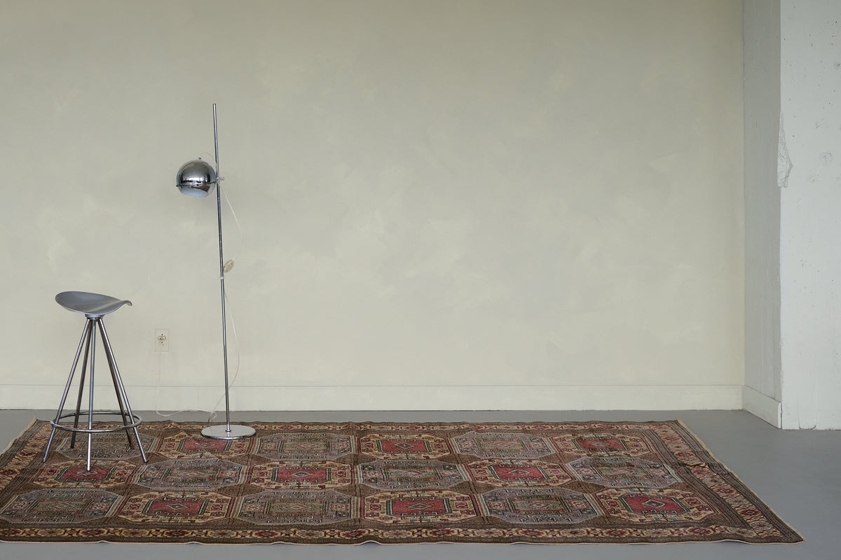 vintage rug in gleam | | 6'5" x 9'10"