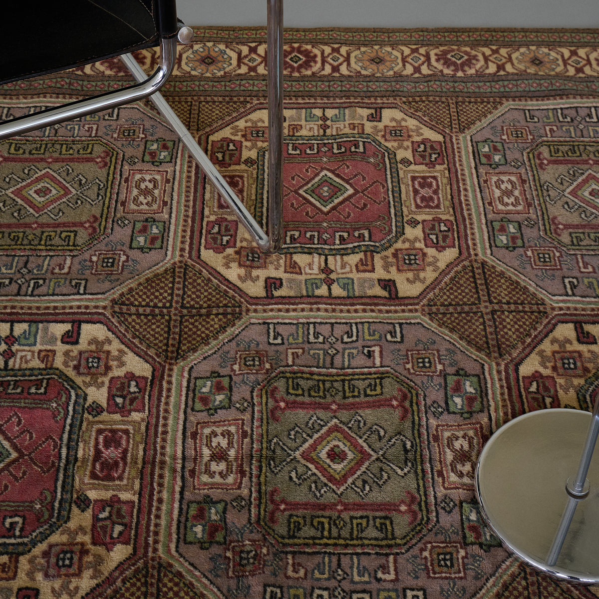 vintage rug in gleam | | 6'5" x 9'10"