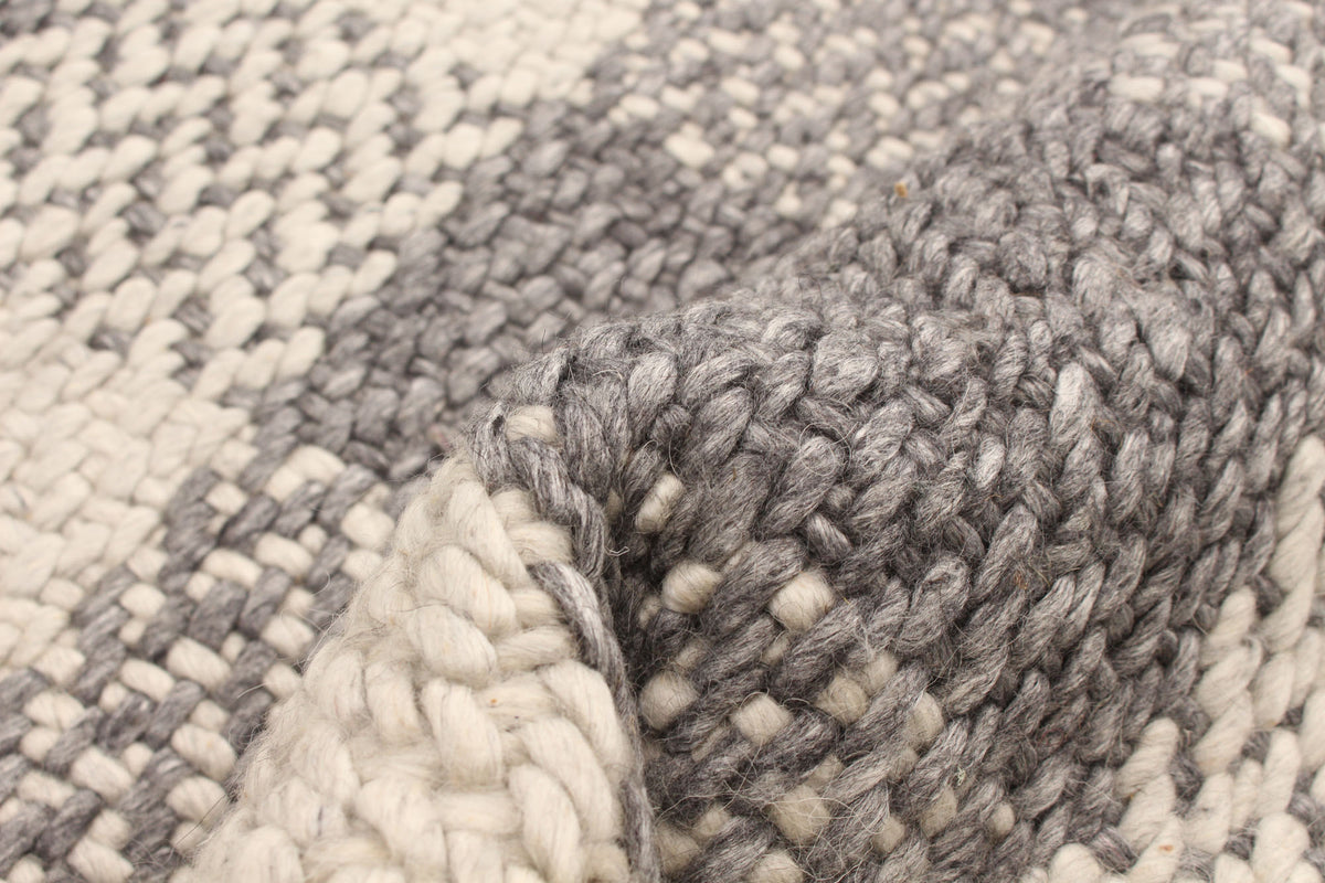 tufted rug in cinder | #231 | 5'2" x 7'5"