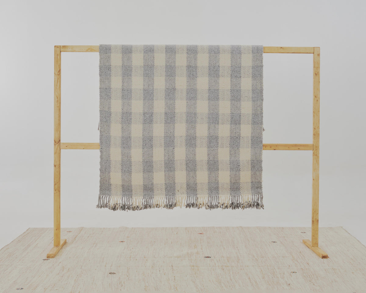 tufted rug in cinder | #231 | 5'2" x 7'5"