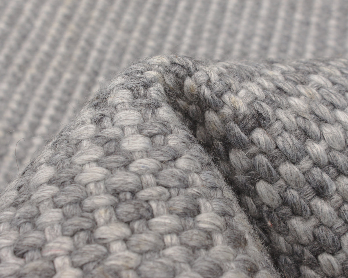 braided rug in silver | #075 | 5'3" x 8'0"