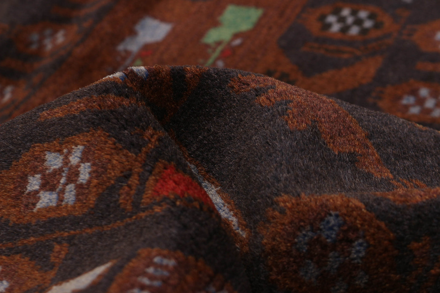 baluch rug in umber || 4'0" x 6'9"