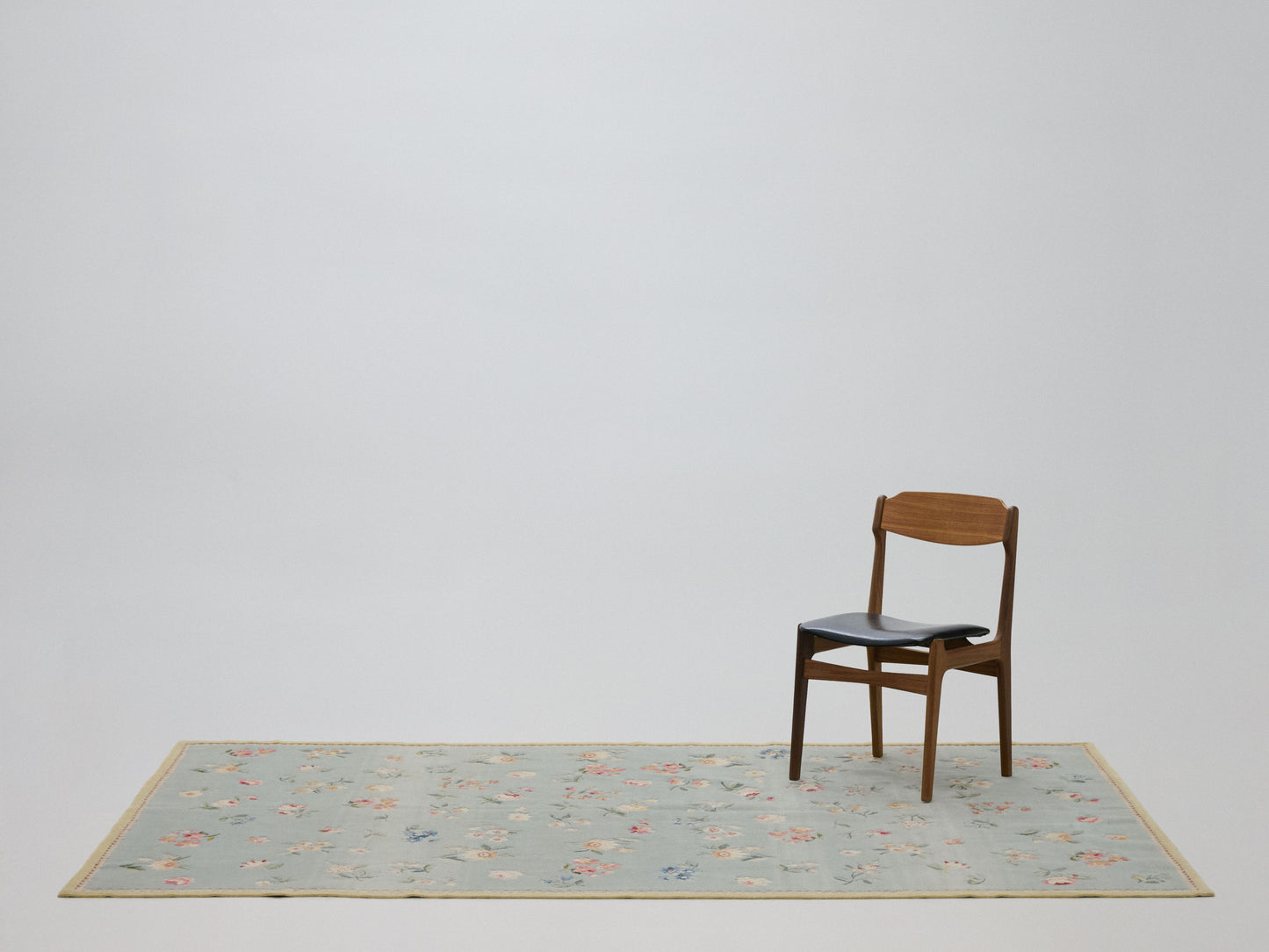 nepalese rug in posy || 5'11" x 9'1"