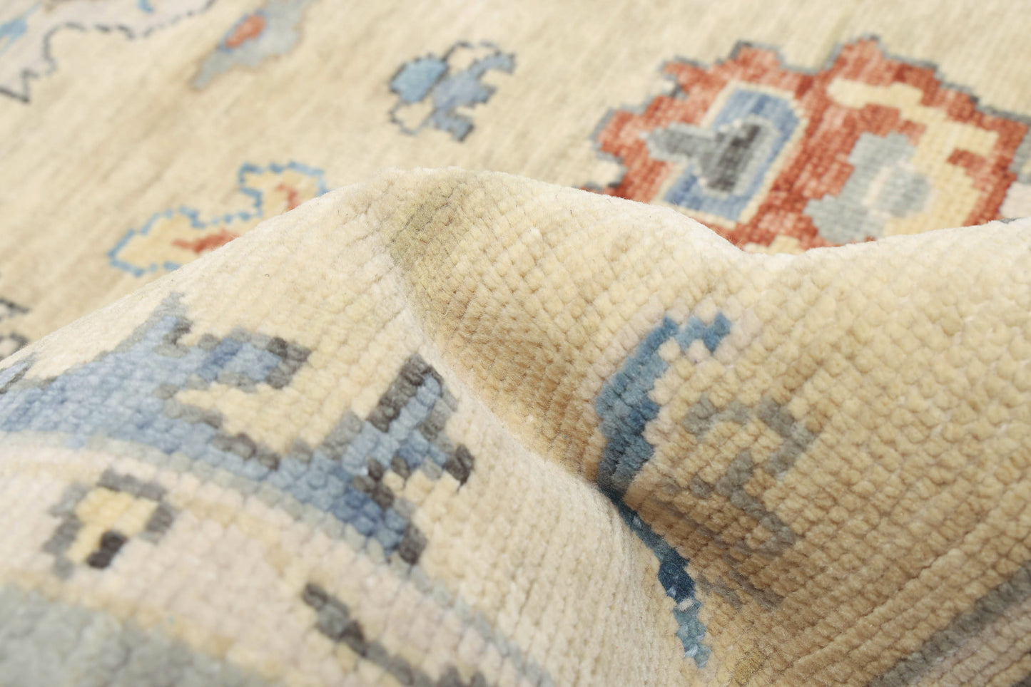 oushak rug in parchment || 5'0" x 7'11"