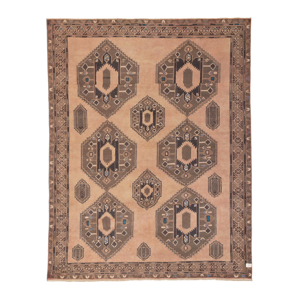 vintage rug in apricot || 7'7" x 9'4"
