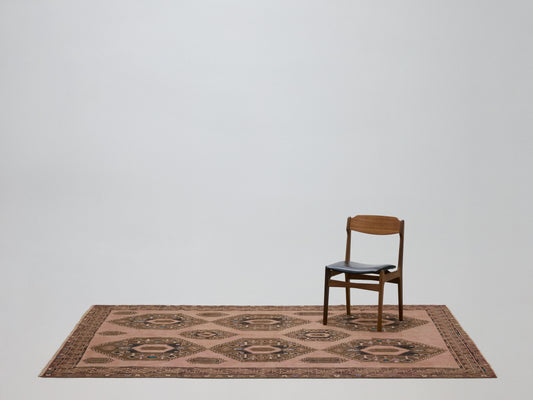 vintage rug in apricot || 7'7" x 9'4"