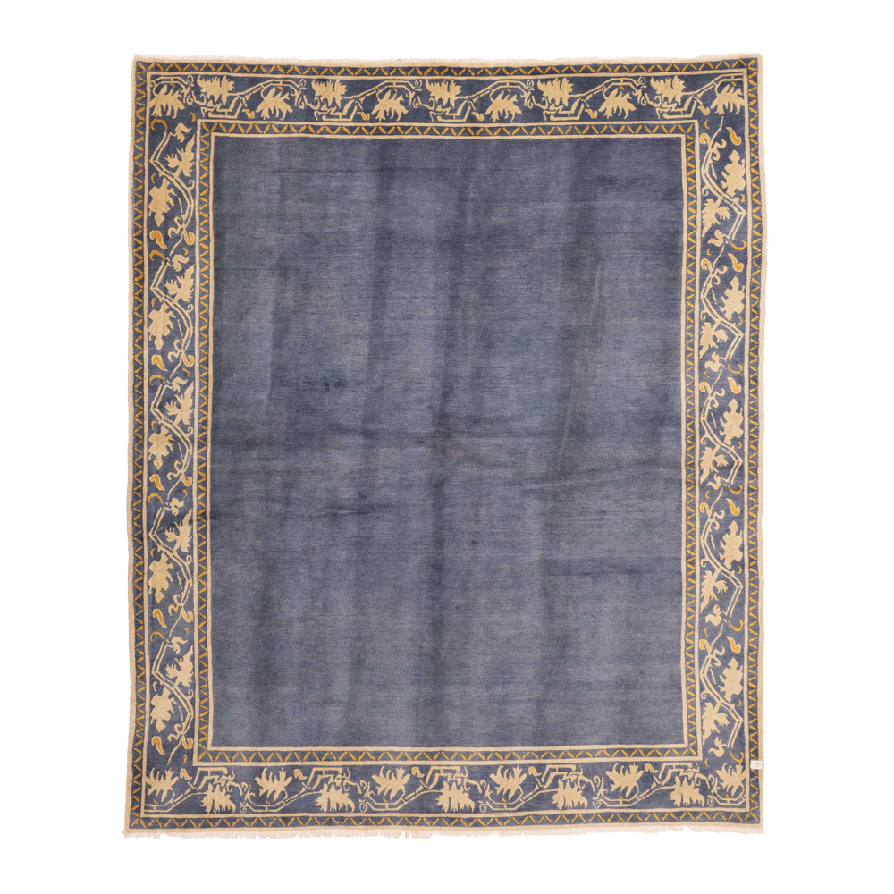 nepalese rug in estate || 6'9" x 7'11"