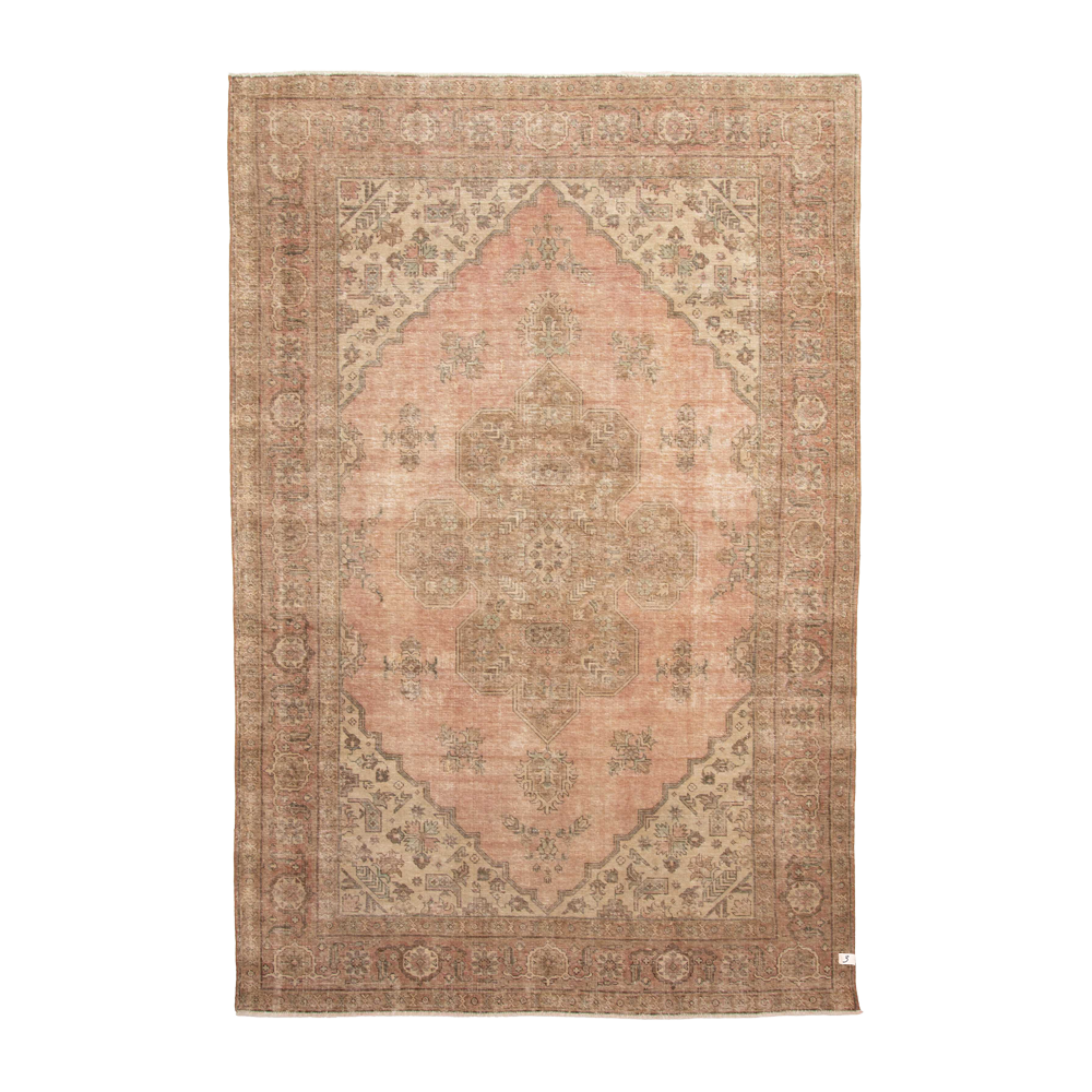 vintage rug in rosehip || 6'5" x 9'9"