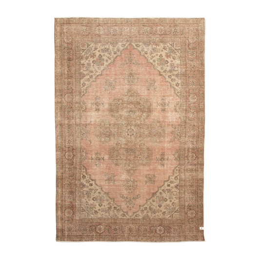 vintage rug in rosehip || 6'5" x 9'9"