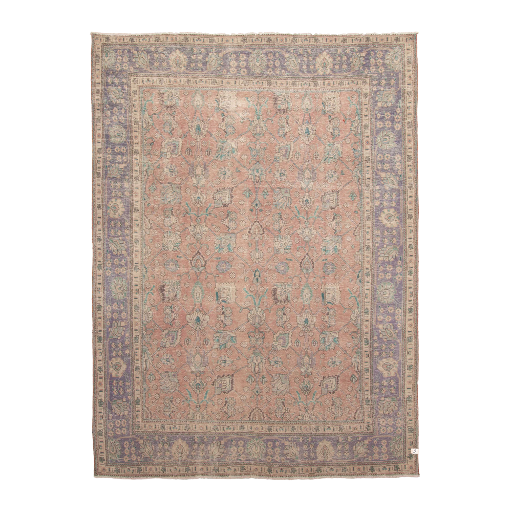 vintage rug in petal || 6'7" x 9'1"