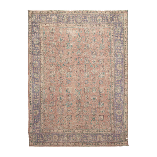 vintage rug in petal || 6'7" x 9'1"