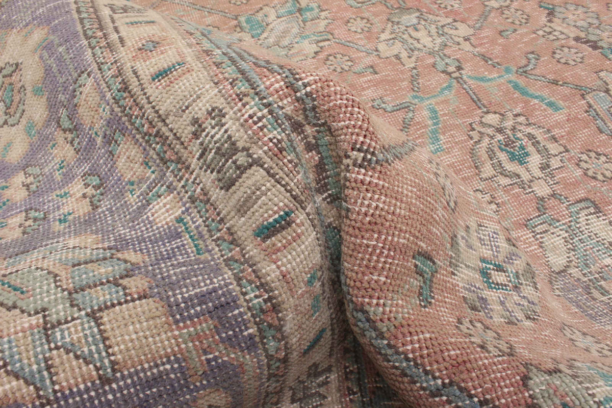 vintage rug in petal || 6'7" x 9'1"