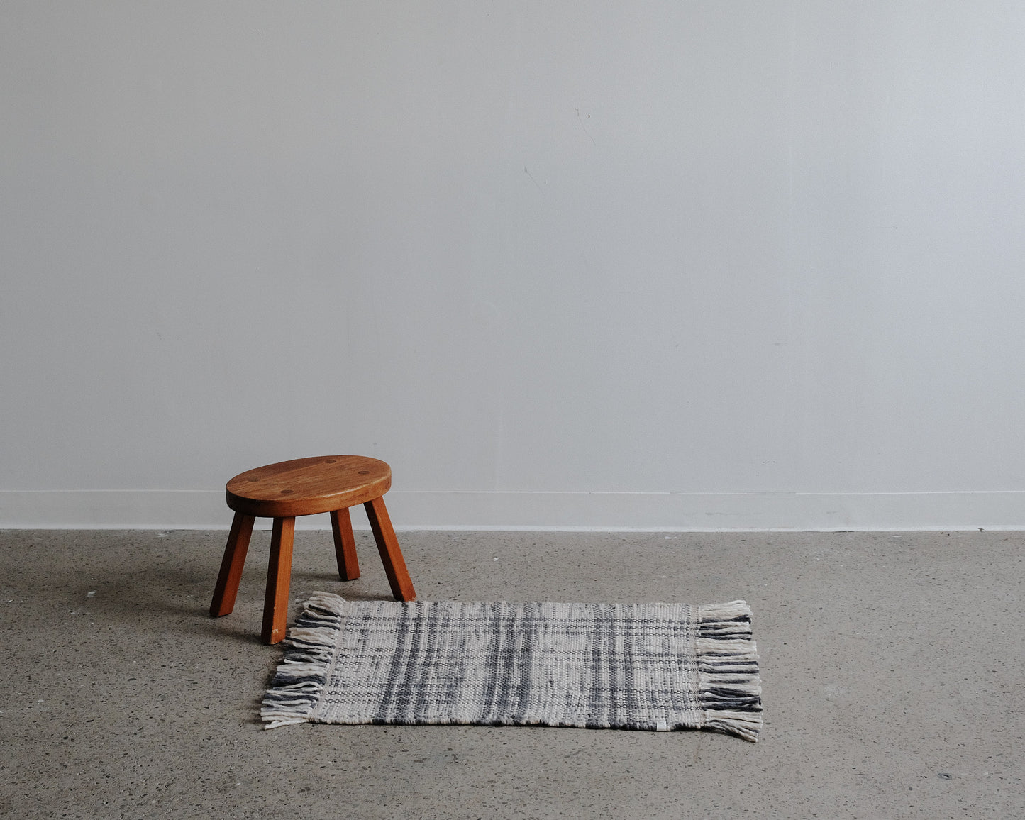woven mat in slate | #097 | 2'1" x 3'2"