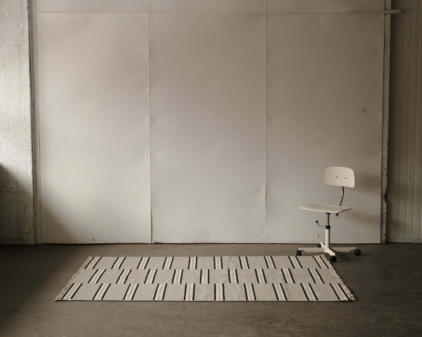 flatweave rug in steel | #044 | 5'0" x 8'0"