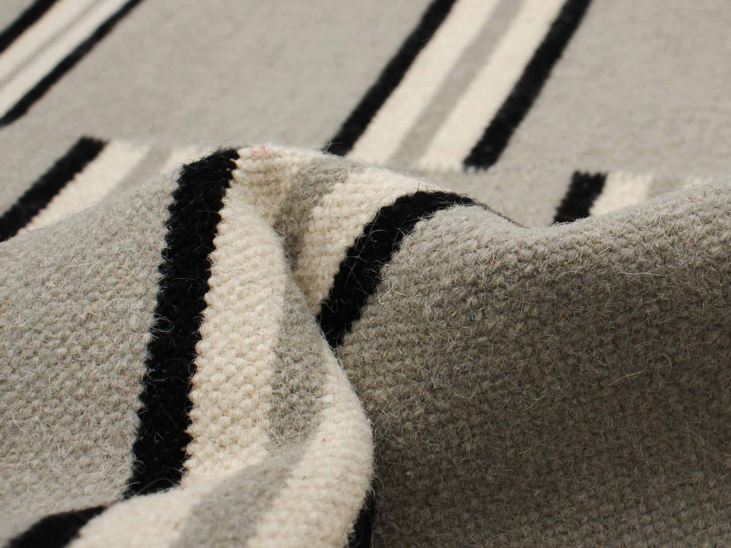 flatweave rug in steel | #044 | 5'0" x 8'0"